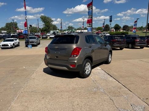 Used 2022 Chevrolet Trax LT w/ LT Convenience Package AWD/4WD image 6