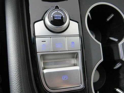 Used 2019 Genesis G70 2.0T Advanced image 25