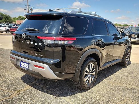 Used 2023 Nissan Pathfinder SL AWD/4WD image 3