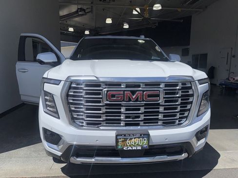 Used 2026 GMC Yukon XL Denali w/ Denali Reserve Package AWD/4WD image 4