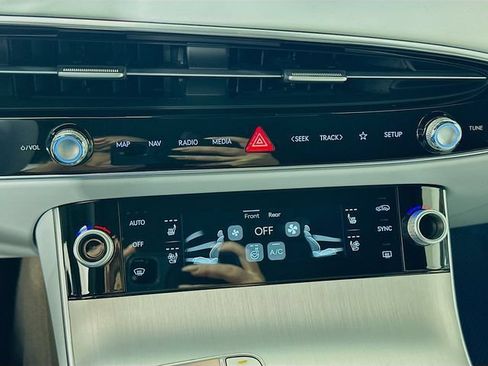 New 2026 Genesis GV70 2.5T Advanced AWD/4WD image 14