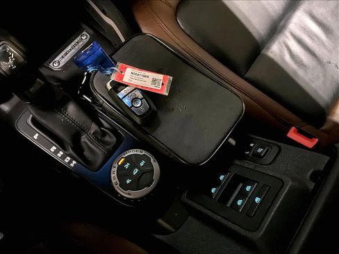 Used 2024 Ford Bronco Outer Banks image 31