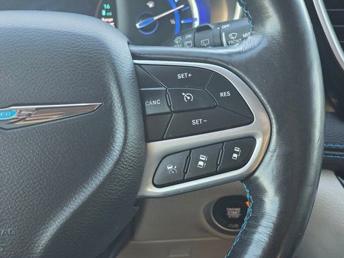 Used 2021 Chrysler Pacifica Touring-L image 20