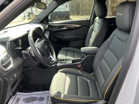 Used 2025 Chevrolet TrailBlazer ACTIV w/ Convenience Package image 16