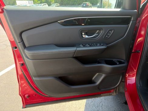 Certified 2025 Honda Pilot Touring image 18