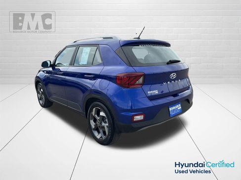 Used 2023 Hyundai Venue Limited FWD image 4