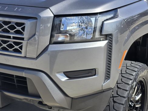 Used 2022 Nissan Frontier SV w/ Technology Package image 7