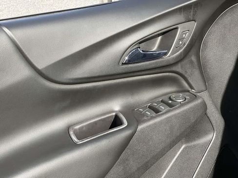 Used 2020 Chevrolet Equinox LT image 16