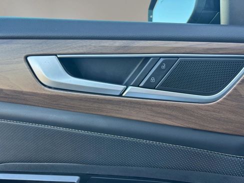 Used 2024 Volkswagen Atlas SE image 10