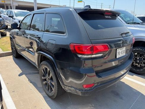 Used 2019 Jeep Grand Cherokee Altitude AWD/4WD image 3