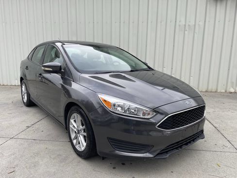 Used 2017 Ford Focus SE image 1