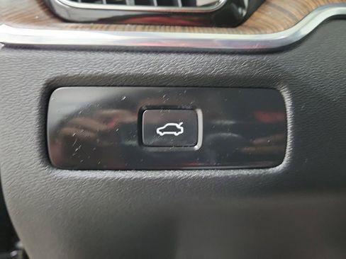 Certified 2023 Volvo XC60 B5 Plus w/ Climate Package image 33