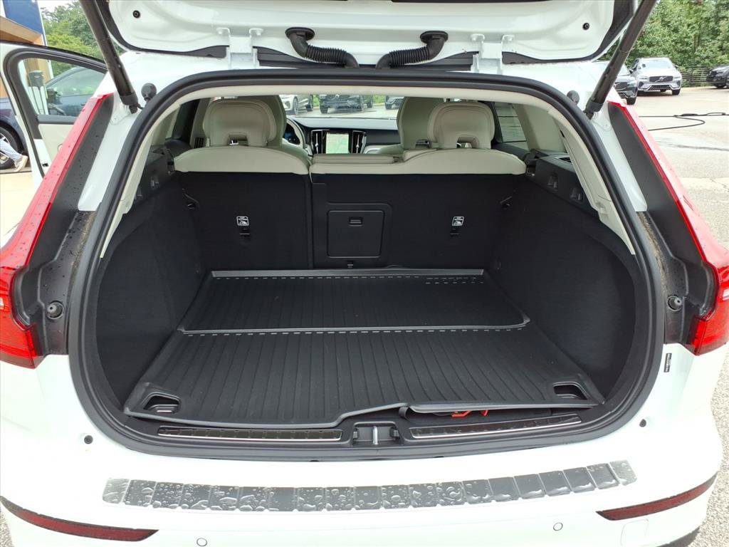 New 2026 Volvo V60 B5 Cross Country Plus w/ Protection Package Premier AWD/4WD image 13