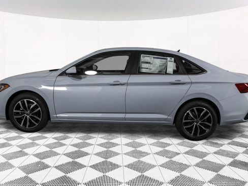 Used 2026 Volkswagen Jetta SE FWD image 18