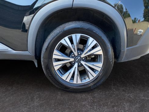 Used 2023 Nissan Rogue SV image 10