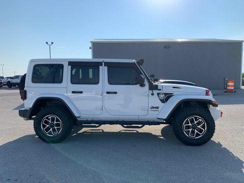Used 2021 Jeep Wrangler Unlimited Sahara AWD/4WD image 11