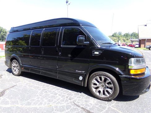 Used 2022 Chevrolet Express 2500 Extended RWD image 5