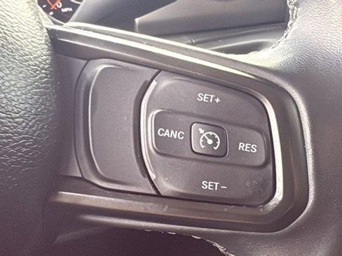 Used 2021 Jeep Gladiator Sport image 16