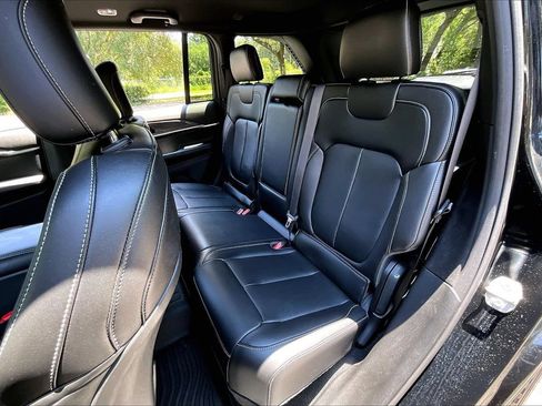 Used 2025 Jeep Grand Cherokee Limited w/ Black Appearance Package RWD image 19