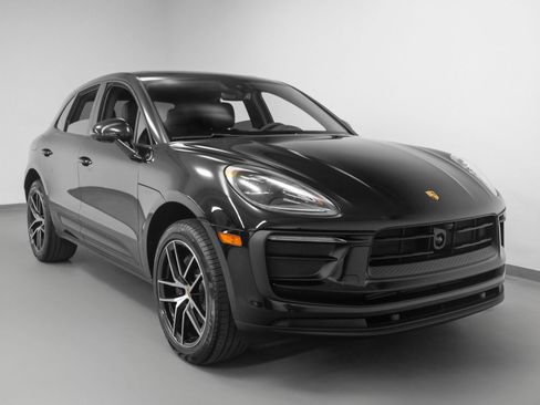 Used 2025 Porsche Macan image 10