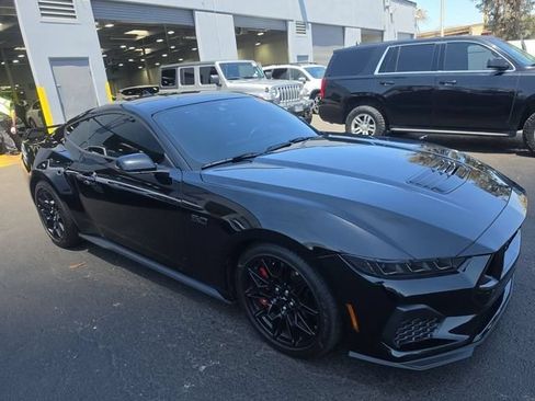 Used 2025 Ford Mustang GT Premium w/ GT Performance Package RWD image 2