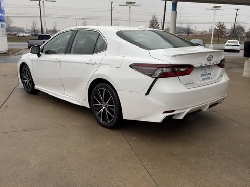 Used 2024 Toyota Camry SE image 5