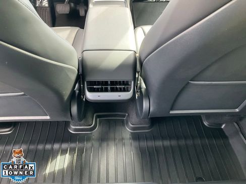 Used 2023 Tesla Model Y Long Range image 40