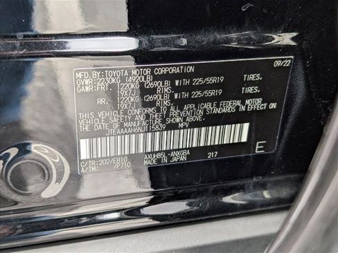 Used 2022 Toyota Venza XLE image 23