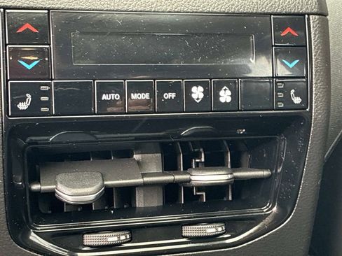 Used 2023 Jeep Grand Cherokee Overland w/ Luxury Tech Group IV AWD/4WD image 18