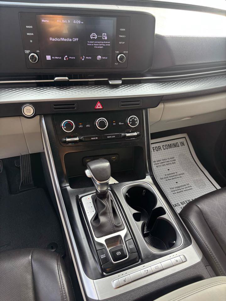 Used 2023 Kia Carnival LX FWD image 18