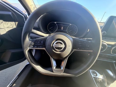 Used 2024 Nissan Sentra SV FWD image 12