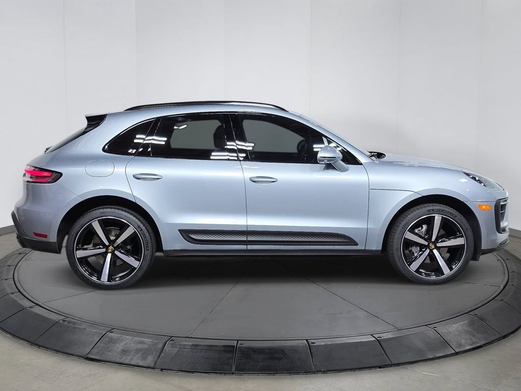 Certified 2023 Porsche Macan AWD/4WD image 8