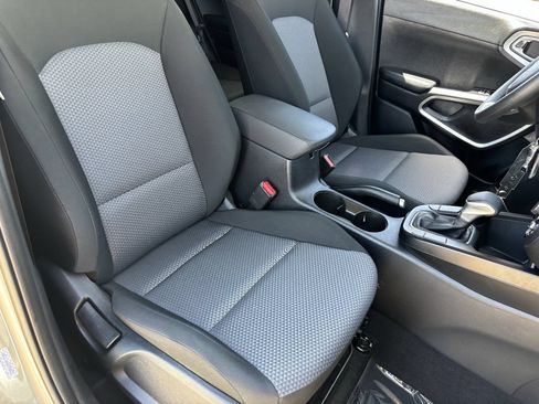 Used 2025 Kia Soul LX w/ LX Technology Package FWD image 8