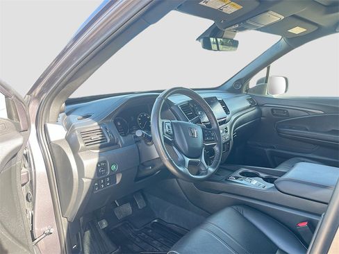 Used 2025 Honda Ridgeline TrailSport image 9
