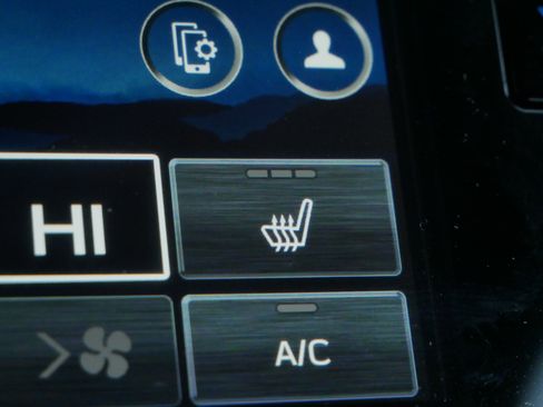 Certified 2025 Subaru Outback Premium image 32