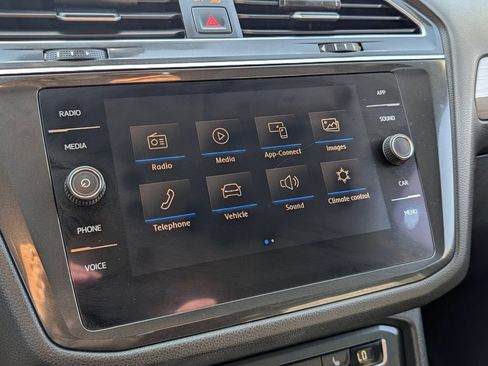 Used 2019 Volkswagen Tiguan SE FWD image 22