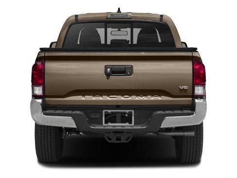 Used 2016 Toyota Tacoma TRD Off-Road w/ Towing Package RWD image 5
