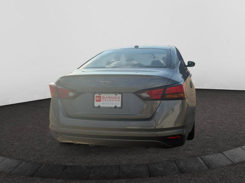 Used 2025 Nissan Altima 2.5 SV FWD image 5