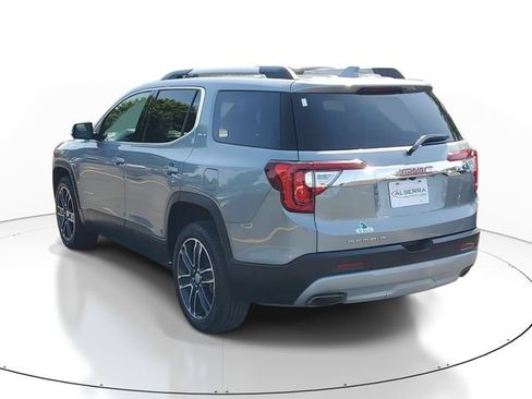 Used 2023 GMC Acadia SLT w/ Technology Package FWD image 3