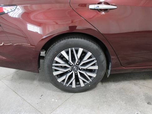 Used 2024 Nissan Altima 2.5 SV FWD image 36