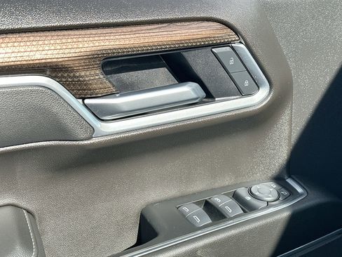 Used 2025 Chevrolet Silverado 1500 LT image 13