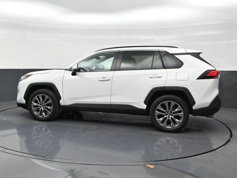 Used 2019 Toyota RAV4 XLE Premium FWD image 2
