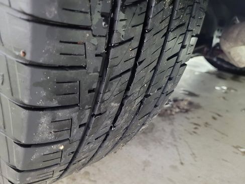 Used 2017 Ford Explorer XLT w/ Equipment Group 202A image 31