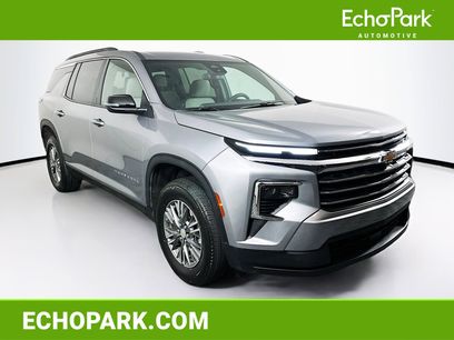 Used 2025 Chevrolet Traverse LT