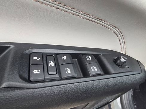 Used 2022 Jeep Compass Limited image 27