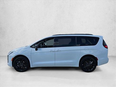 New 2027 Chrysler Pacifica Limited w/ S Appearance Package AWD/4WD image 5