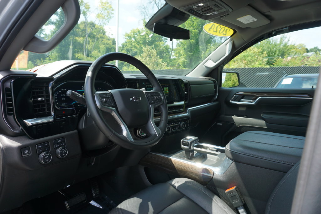 Used 2024 Chevrolet Silverado 1500 RST w/ Convenience Package II AWD/4WD image 12