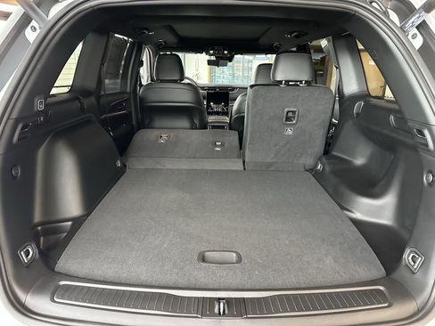 New 2025 Jeep Grand Cherokee Limited w/ Luxury Tech Group II AWD/4WD image 5