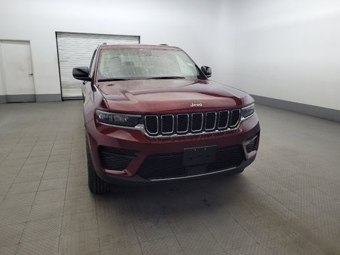 Used 2023 Jeep Grand Cherokee Laredo AWD/4WD image 14