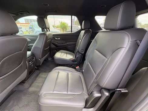 Used 2023 Chevrolet Traverse LT FWD image 14